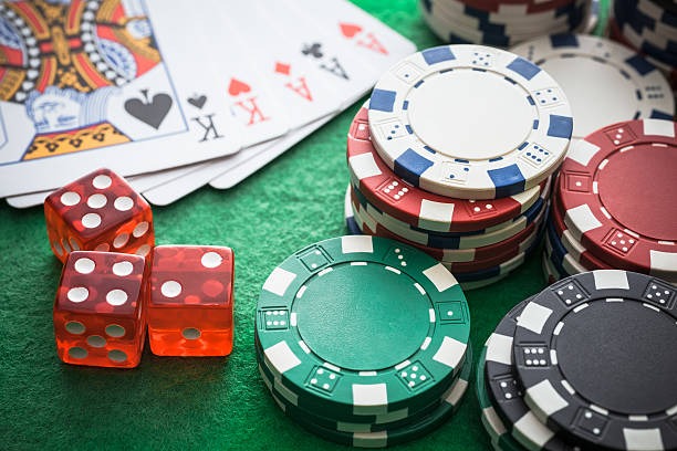 berlian Wild Fireworks mobile interface showing bet controls and spin button